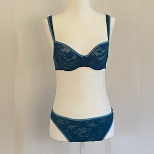 Chic Lace Underwire Bra and Panty Set in Teal